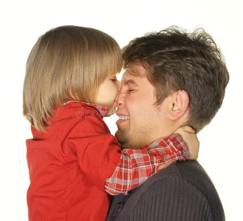 La Maman Embrasse Le Papa Qui Garde Leur Enfant Image Stock Image Du Gosses Beauté 100134775