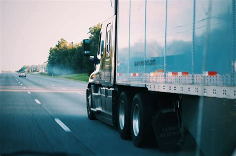 What types of vehicles qualify for commercial transportation insurance? 7 Insurance Policies Your Commercial Trucking Business Needs - Worth Insurance Group