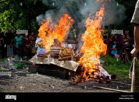 Balinese Hindu Cremation Ceremony Taking Hi Res Stock Photography And