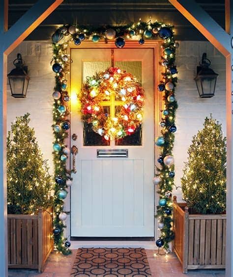 You can easily use candy as decoration elements into the scene because candy is really quite beautiful and will definitely catch the attention of your friends and family. 40 Appealing Christmas Main Door Decoration Ideas - All ...