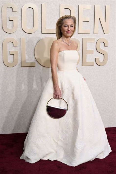 Gillian Anderson E Il Vestito Con Le Vagine Ai Golden Globe Dago Fotogallery