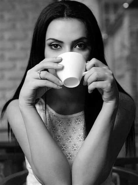 Beautiful Woman Drinking Tea Tea Teadaw Coffeedrinkers People Drinking Coffee Coffee