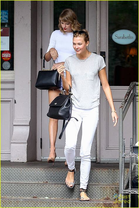 Full Sized Photo Of Karlie Kloss Nyc Subway Lunch With Taylor Swift 10 Karlie Kloss Takes The