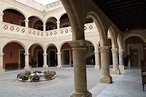 Patio de armas del Castillo de Luna | Patio interior, Patio, Castillos