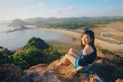 Lyric by giring 6 wisata negeri diatas awan di indonesia indonesia memiliki sejumlah destinasi wisata yang. Keindahan Maksimal 4 Pantai Ini Dapat Terlihat dari Atas Bukit