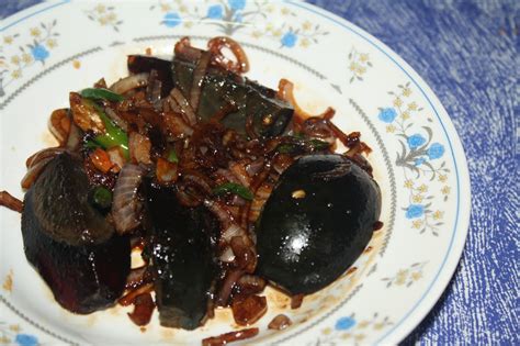 Kemudian masukkan asam keping, cili padi dan santan sedikit. *Open till midnite...*: Misteri Telur 1000 Tahun