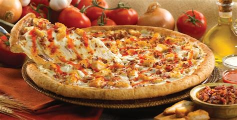 News Papa Johns Brings Back Buffalo Chicken Pizza