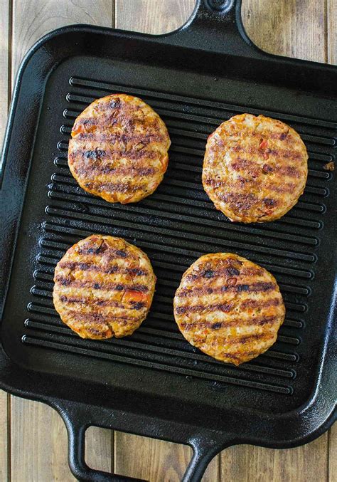 A roundup of 10 savory and delicious recipes featuring ground chicken, from meatballs to sauce, burgers, meatloaf, and more. Southwest Grilled Ground Chicken Burger | Recipe | Grilled ...