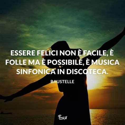 A volte la musica ci fa desiderare di ballare e talvolta ci fa desiderare di distruggere la radio. Frasi sulla felicità