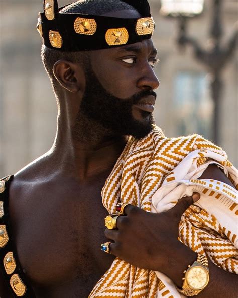 African King 🤴🏾 Part 2 • • • Détailsgoldkenteafricancloth