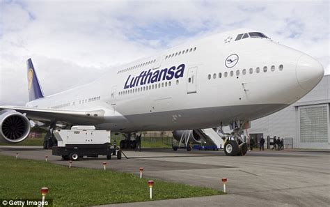 Boeing Delivers Monster 747 8 Jet To Lufthansa With A Wingspan Of