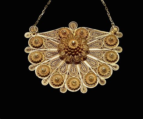 Senegals Gold Jewelry — And Its Surprising History — Displayed At