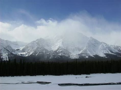 Photo Late Winter Windstorm Stirs Up Alpine Snow Jasper National Park