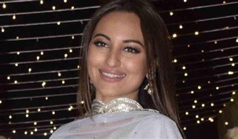 Sonakshi Sinha Works At A Sex Clinic In Her Next Film Khandaani Shafakhaana Bollywood