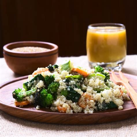 Wok Vegano De Quinoa Con Verduras Y Tofu