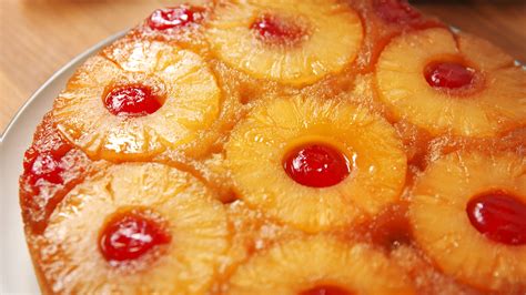 In a small bowl, beat egg yolks at high speed until very thick and yellow. 20+ Best Upside Down Cake Recipe - How to Make Upside Down ...