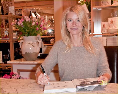 Gwyneth Paltrow Cookbook Signing In New Jersey Photo 2535739