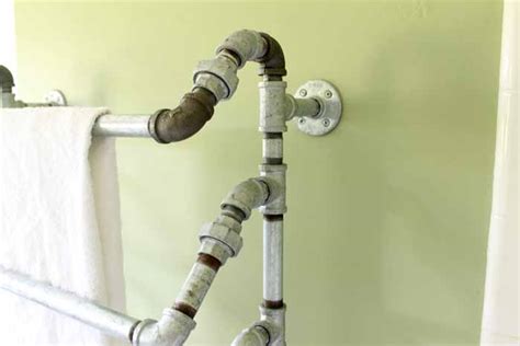 Diy Rustic Towel Rack From Pipes The Country Chic Cottage