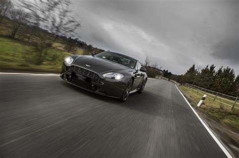 Aston Martin V8 Vantage Sp10 Una Edición Especial Con Cambio Manual