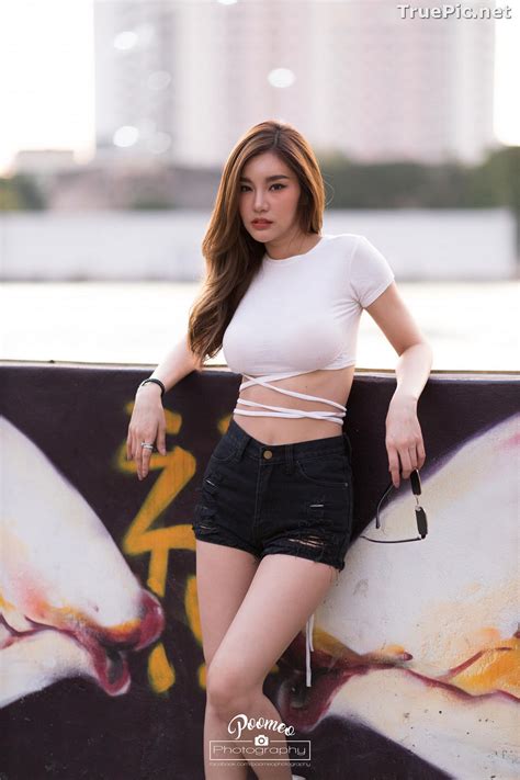true pic thailand model jarunan tavepanya hot beautiful girl on street