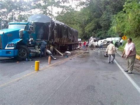 Invasi N De Carril Provoc Accidente De Tr Nsito En Portachuelo