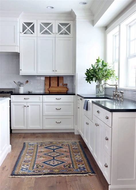 Off white kitchen cabinets is an excellent choice to pick when you love a white color to dominate your cooking area, but at the same time, you don't want it to look too bright. 5 Modern White Kitchen Cabinet With Black Countertop Ideas ...