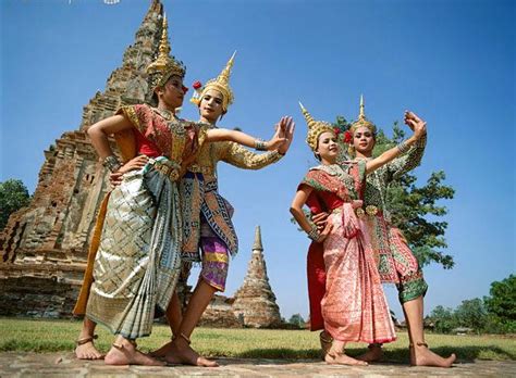 Trong đó có 3 loại phổ biến nhất được dùng cho tới tận bây giờ là thai chakkri, thai borompiman và thai siwalai. Nét đẹp trang phục truyền thống Thái Lan - Đại lý Cebu ...