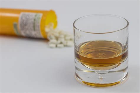 Combining Oxycodone And Alcohol What Are The Dangers