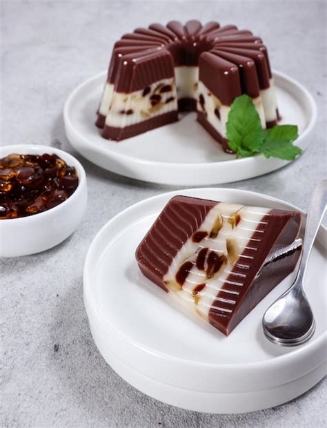 Premium Photo Puding Coklat Vanila Chocolate And Vanilla Pudding