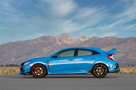 The 2022 Honda Civic Type R Combines the Best of Both Worlds