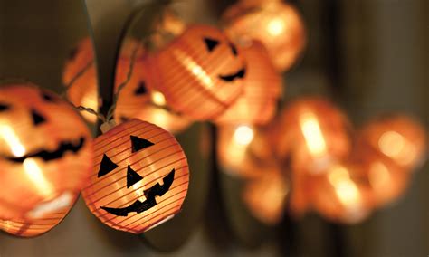 Scary halloween decoration ideas for 2021 sure, not everyone enjoys dressing up for halloween…but decorating your home is a whole different story! Best Halloween window decor ideas: From scary stickers to ...