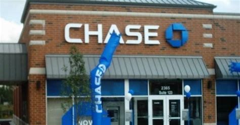 Went to my chase branch this morning, both numbers are phishing scams!! Hacker Hurricane: (W) Chase banking users beware