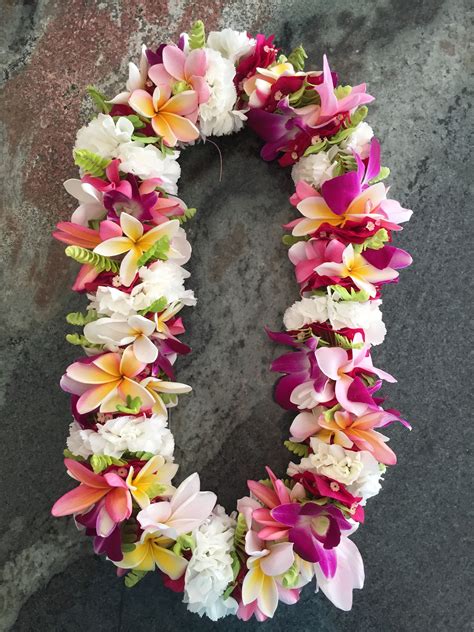 Pin By Daisy On Hawaiian Leis Hawaiian Flowers Hawaiian Lei Flower Leis