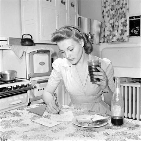 1940s Housewife In The Kitchen 50s Housewife Stepford Wife