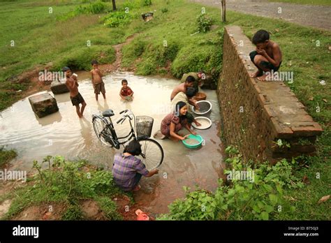 Myanmar Poor People Try To Find Gold Stock Photo Alamy