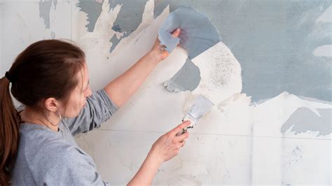 The Best Method For Removing Wallpaper From Drywall