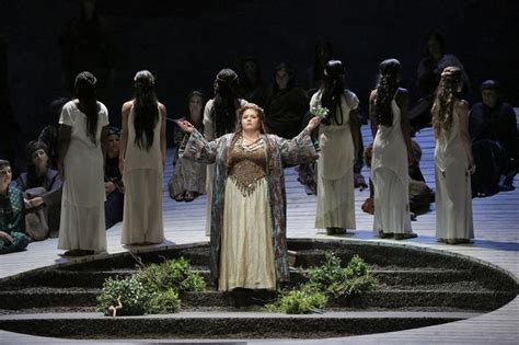 Angela Meade And Jamie Barton Star In Norma Saturday At The Opera