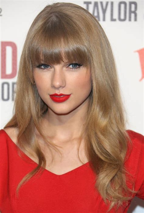 Taylor Swift Long Straight Blonde Hair With Blunt Cut Bangs
