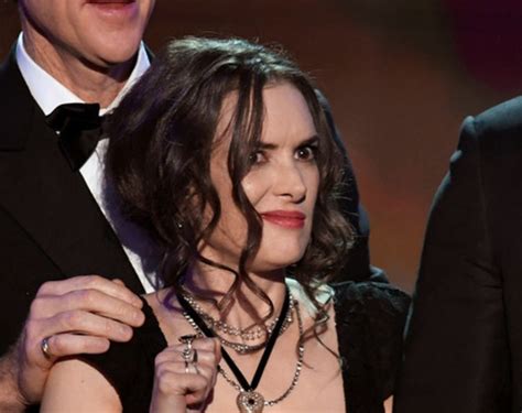 Winona Ryder Made 22 Faces During David Harbour Speech At The Sag