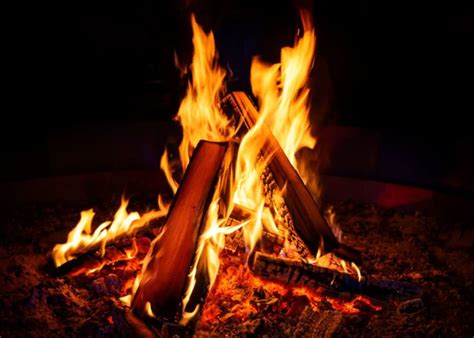 Every project, team, and hq has its own campfire room. How to Start a Campfire: 6 Easy Ways to Build the Perfect ...
