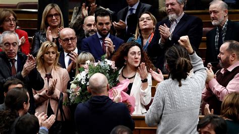 Emotivo Aplauso A La Diputada Aína Vidal Que Ha Acudido A Votar Pese A Su Grave Enfermedad