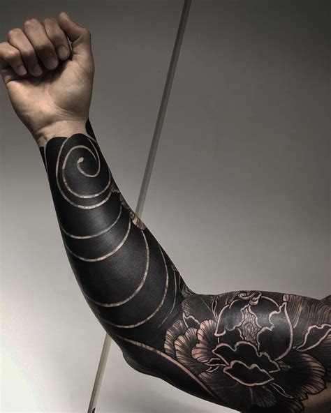 Awesome Blackout Tattoo Ideas © Tattoo Artist G A K K I N 💓💓💓💓💓💓 Sleeve