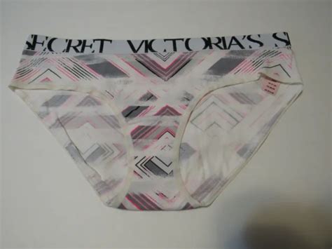 VICTORIAS SECRET UNDERWEAR Very Sexy Hiphugger Panty Size Medium NWT