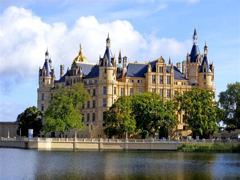 The Castle Of Schwerin Castle Schwerin Famous Castles