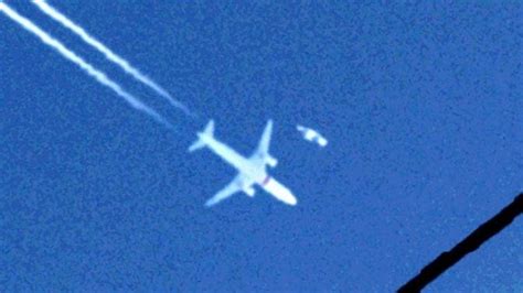 ufo interrupting passenger plane caught on camera latest ufo sighting 2019