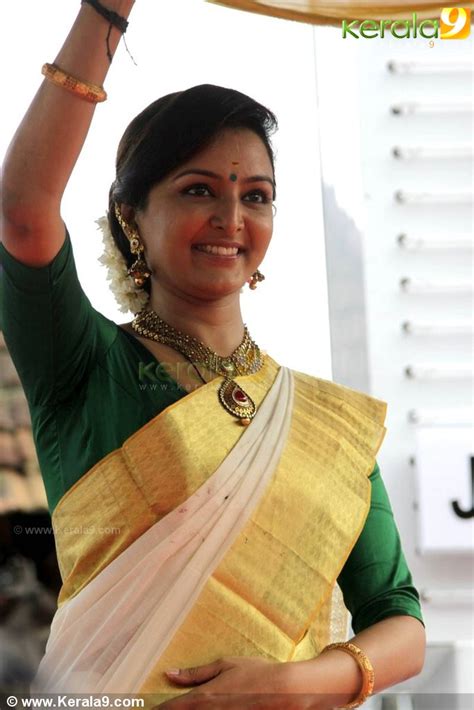 Displaying her new hairstyle the actress looks youthful as ever. 9104manju_warrier_at_kalyan_jewellers_new_showroom ...
