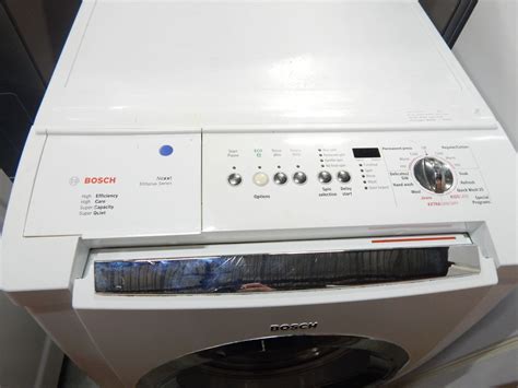 White Bosch Nexxt 500 Plus Series Front Load High Efficiency Washer