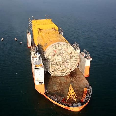 The Worlds Largest Heavy Transport Vessel Can Carry 46000 Tons