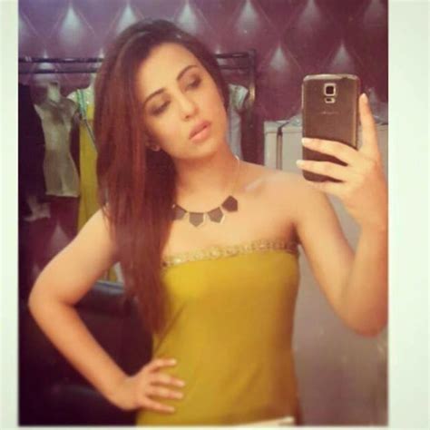 Trend Spotting Pakistani Actresses In Strapless Outfits Stylepk