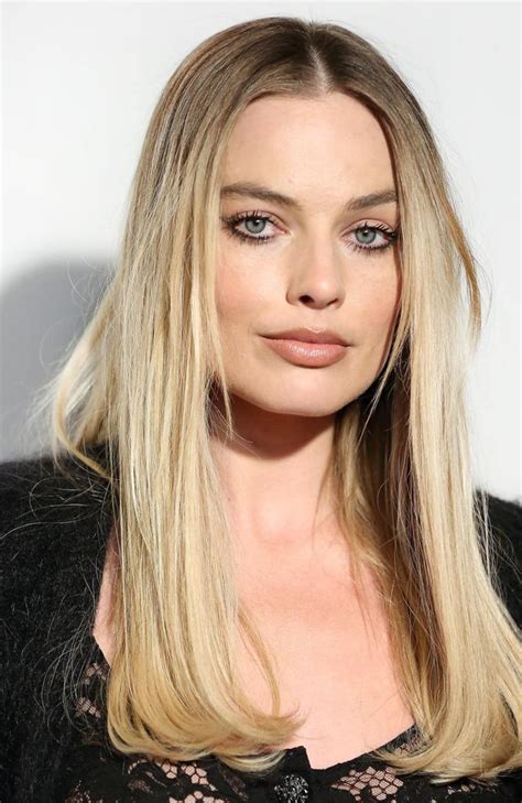 Margot Robbie Looks Stunning With Curly Hair In New York Perthnow